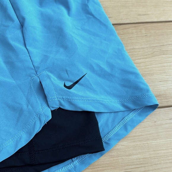 Nike women’s athletic shorts size large NWT - Picture 2 of 9
